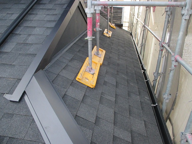 20250529-96　下屋根葺き替え